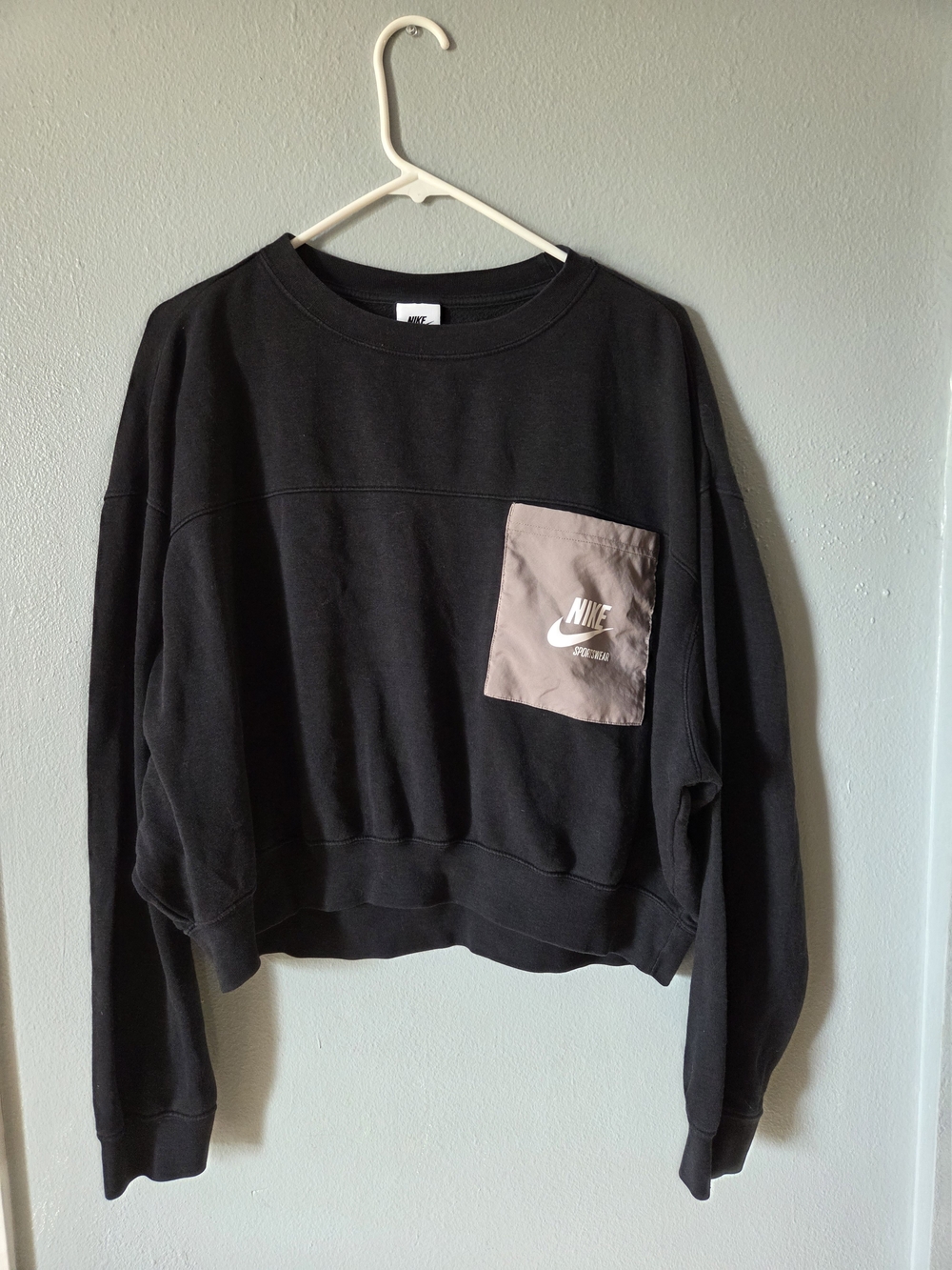 Nike Women’s Black Cropped Crewneck Sweatshirt